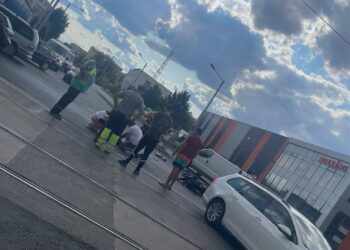 Motoclicist de 20 de ani lovit în plin de o mașină