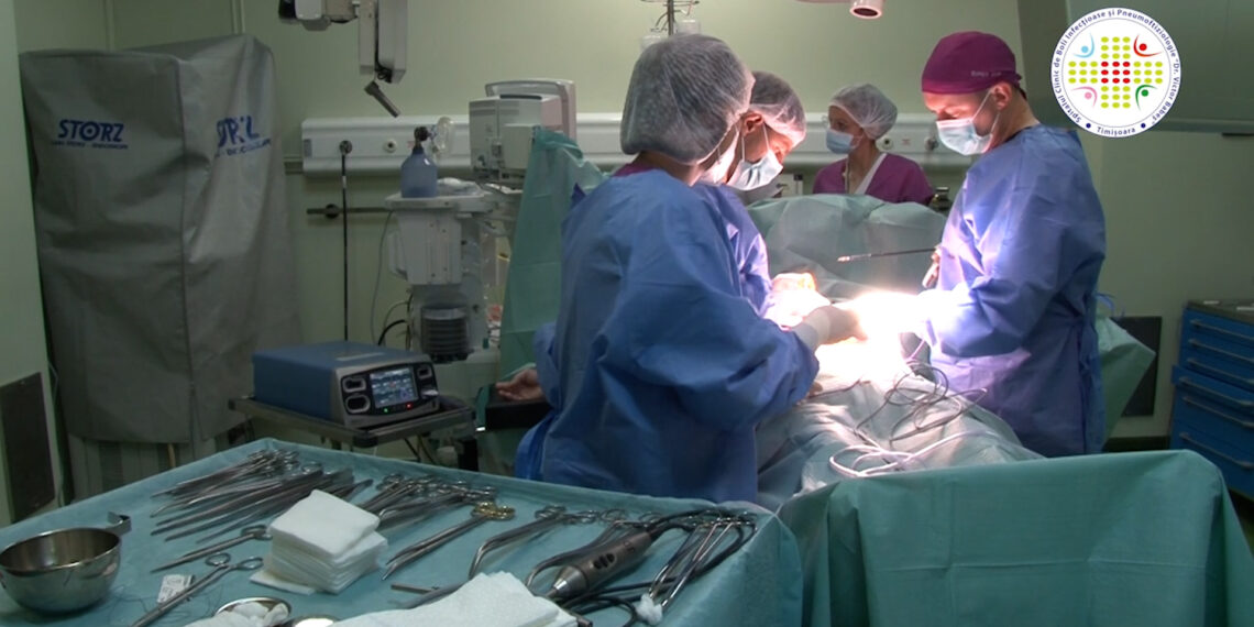 Premieră la Spitalul „Victor Babeș”: medicii au transformat stomacul unui pacient într-un tub gastric