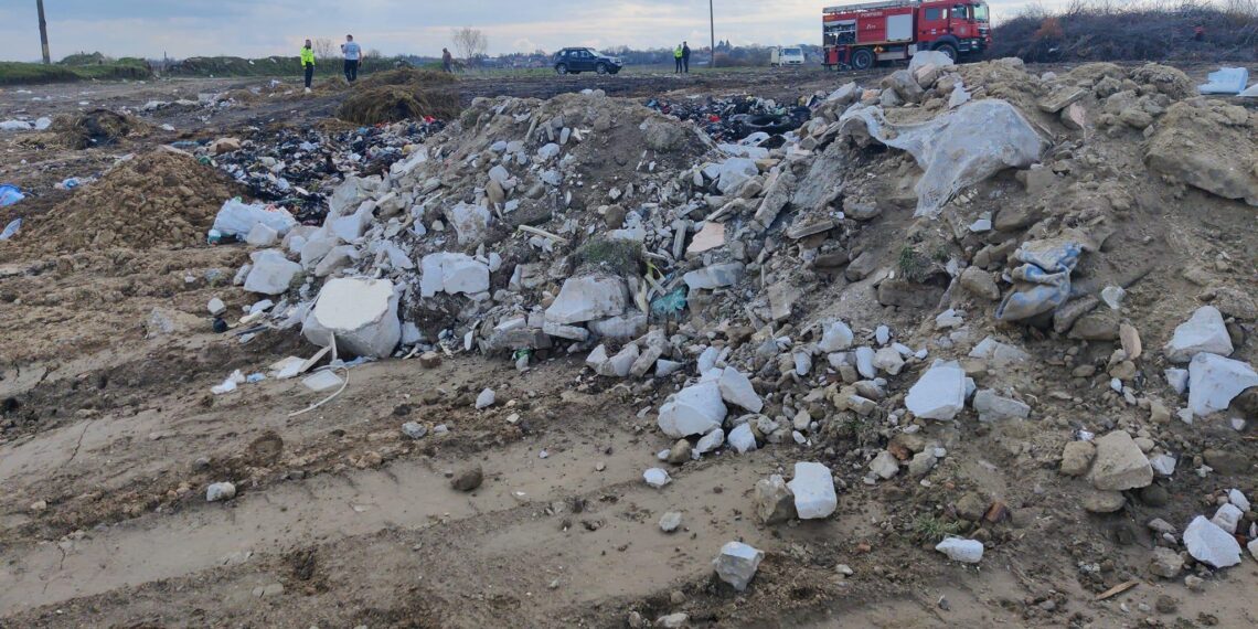 Locuitorii din Kuncz atrag atenția asupra problemei deșeurilor ilegale și a zgomotelor nocturne