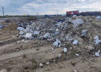 Locuitorii din Kuncz atrag atenția asupra problemei deșeurilor ilegale și a zgomotelor nocturne