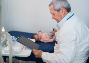 Numărul copiilor sub un an care au murit în mediul rural în 2023, cu 40% mai mare decât cel din urban