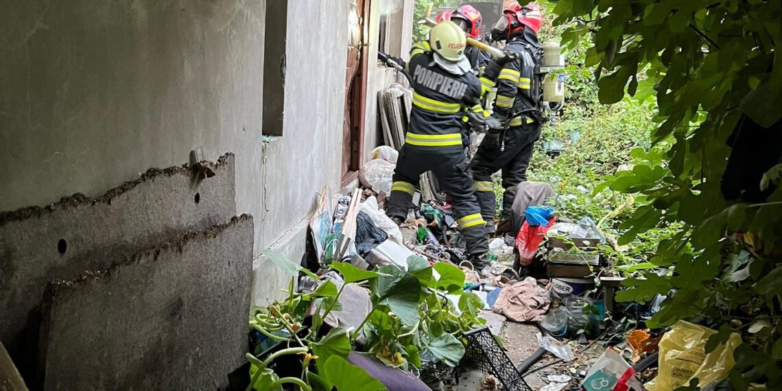 Incendiu la o casă din municipiul Arad. Un bărbat a murit