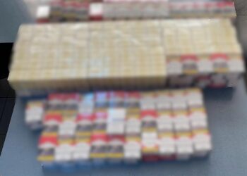 Țigarete de contrabandă, confiscate în piața Vlaicu din Arad: bărbat amendat cu 20.000 de lei