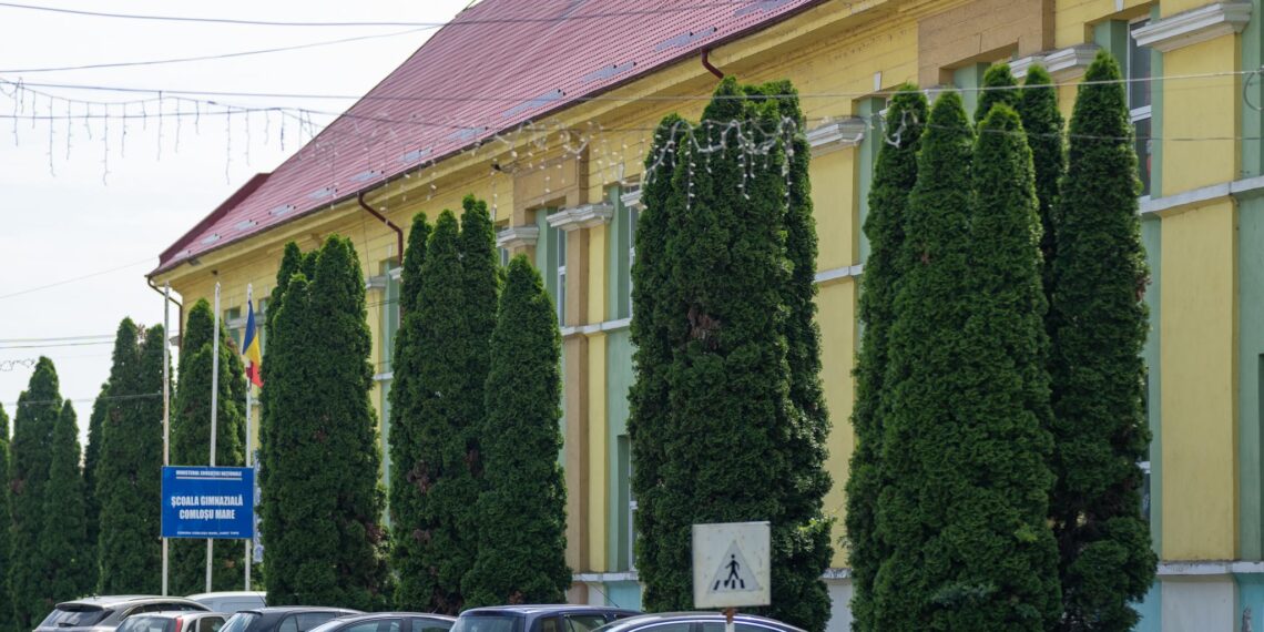 Școala din Comloșu Mare, în plin proces de modernizare. Proiecte importante pentru elevi