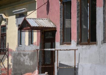 Comloșu Mare: Șantiere în căminele culturale