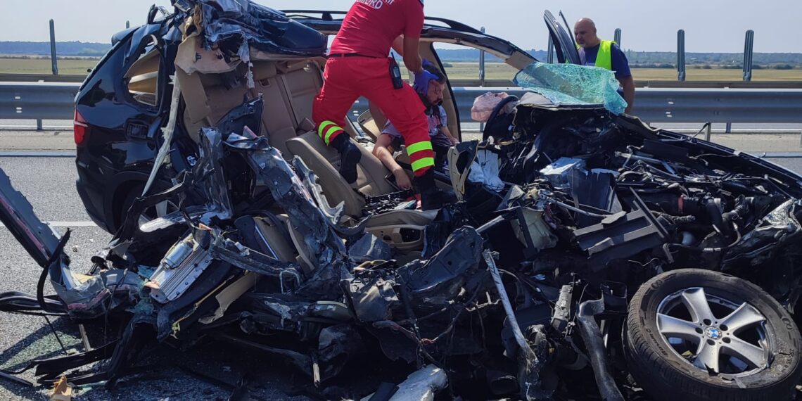 Mașină făcută zob pe autostradă în județul Arad/Foto