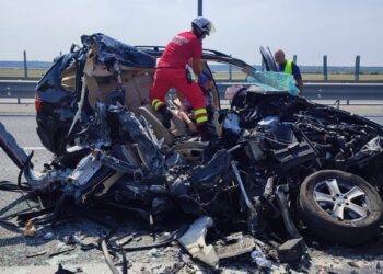 Mașină făcută zob pe autostradă în județul Arad/Foto