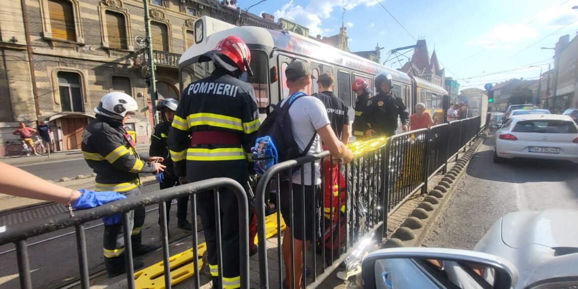 Tragedie la Timișoara. O femeie a căzut sub tramvai, care i-a tăiat o mână