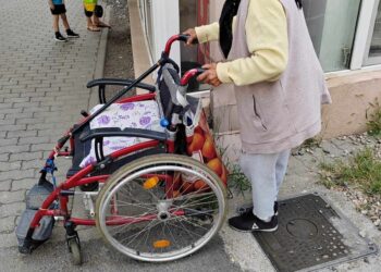 O femeie care nu putea merge s-a vindecat miraculos la vederea polițiștilor locali din Timișoara