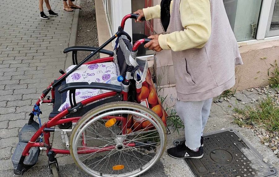 O femeie care nu putea merge s-a vindecat miraculos la vederea polițiștilor locali din Timișoara