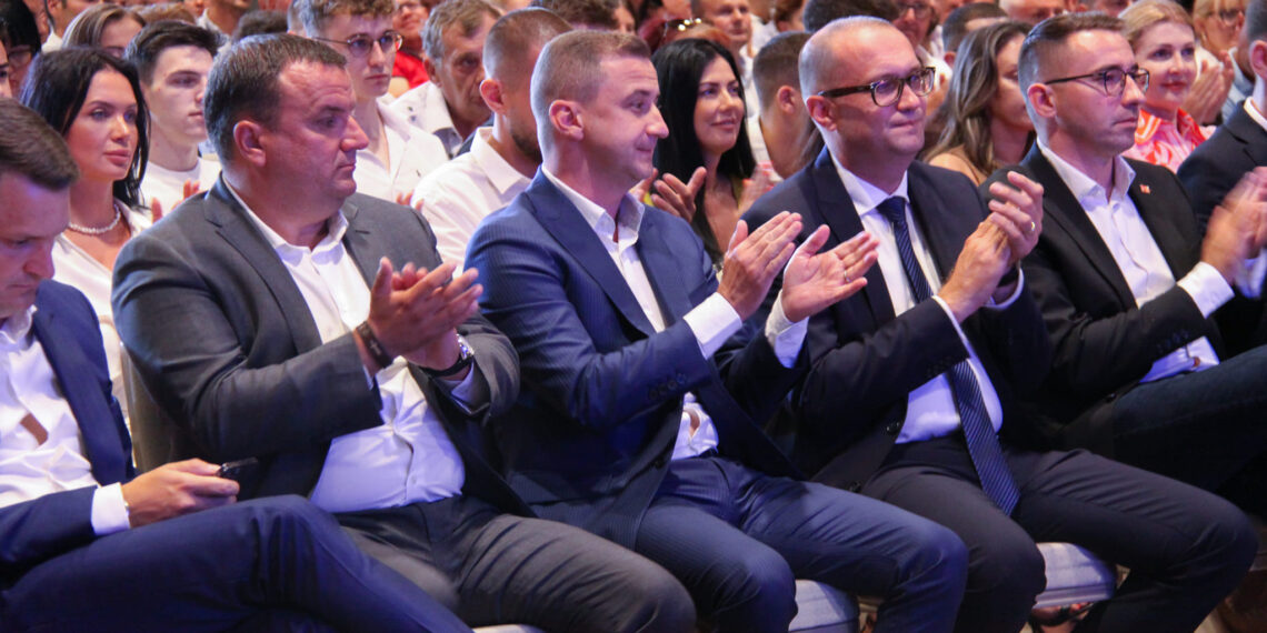 Organizația PSD Timiș, alături de Marcel Ciolacu și Sorin Grindeanu/Foto