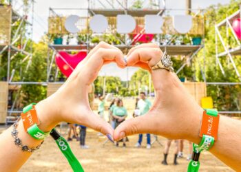 Peste 25.000 de oameni au participat la prima zi a CODRU Festival 2024