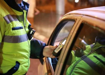 Șofer băut și cu permisul suspendat, reținut de polițiști