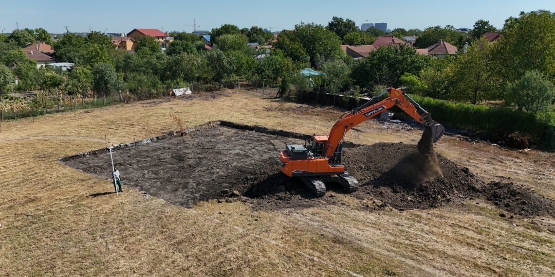 Au început lucrările de decopertare la complexul sportiv de pe strada Mircea cel Bătrân