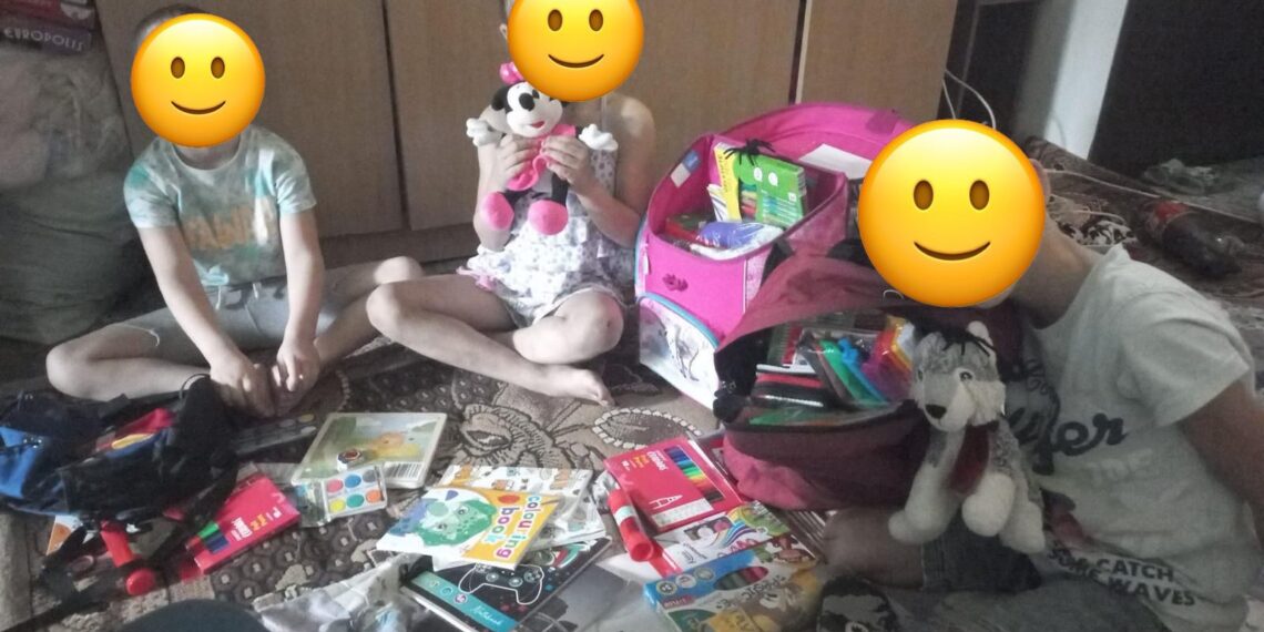 În prima zi de școală, 160 de copii din Timișoara au primit ghiozdane cu rechizite din donații/Foto