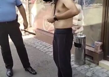 Un bărbat semidezbrăcat și doi tineri care consumau substanțe interzise, depistați de polițiștii locali