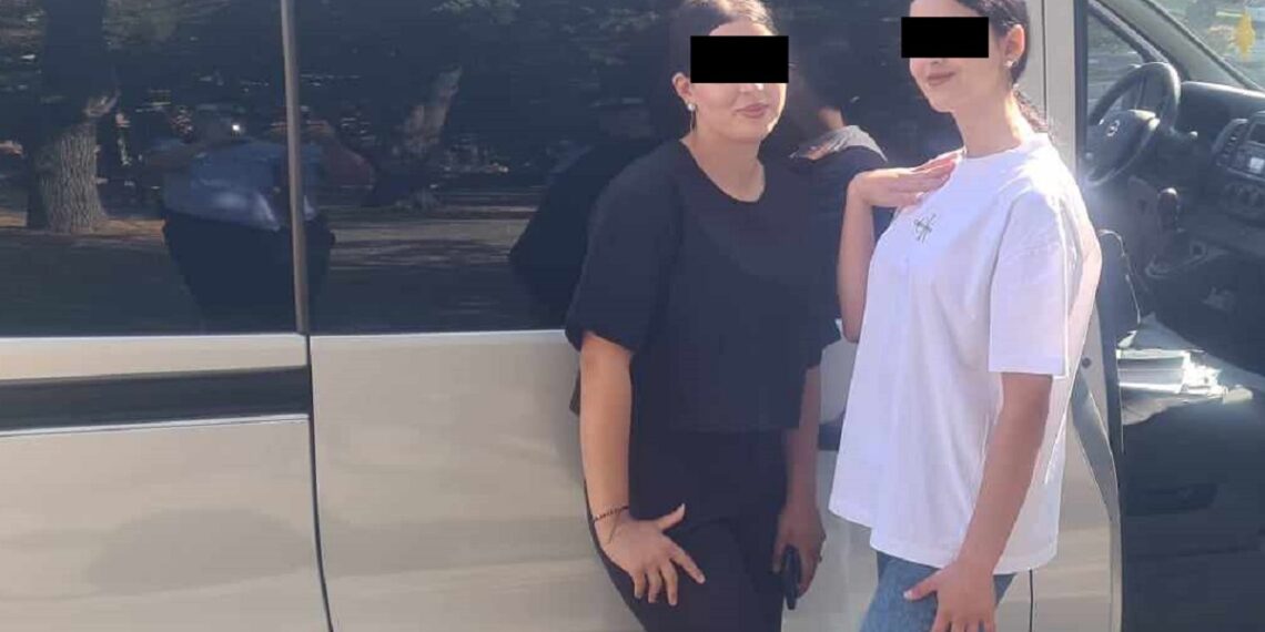 Tinere depistate de polițiștii locali solicitând bani în numele unei asociații, în fața Catedralei Mitropolitane din Timișoara
