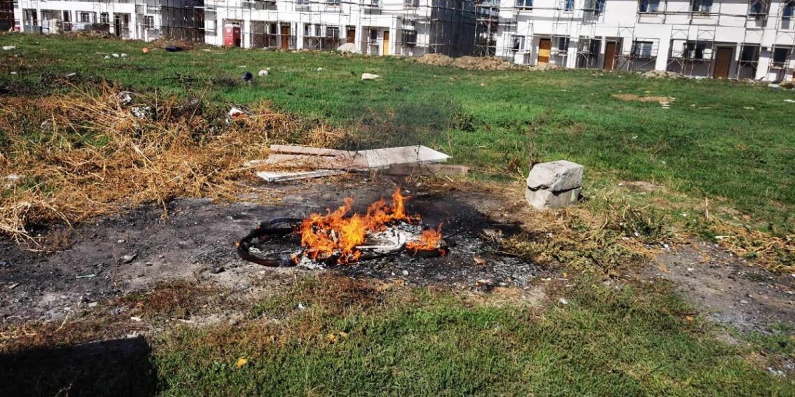 Femeie amendată cu o sumă uriașă pentru că a incendiat un cărucior de copil în Kuncz