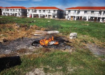 Femeie amendată cu o sumă uriașă pentru că a incendiat un cărucior de copil în Kuncz