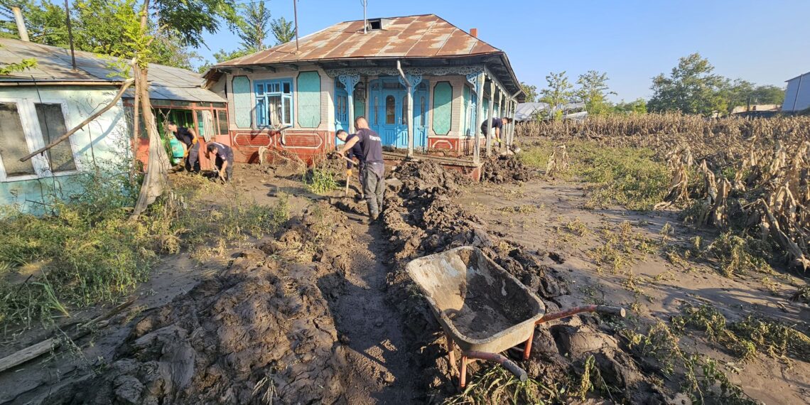 Pompierii militari arădeni au încheiat cu succes misiunea din județul Galați