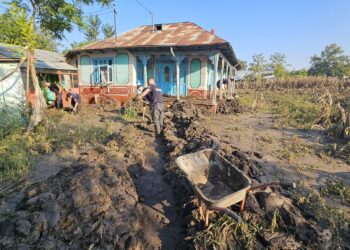 Pompierii militari arădeni au încheiat cu succes misiunea din județul Galați