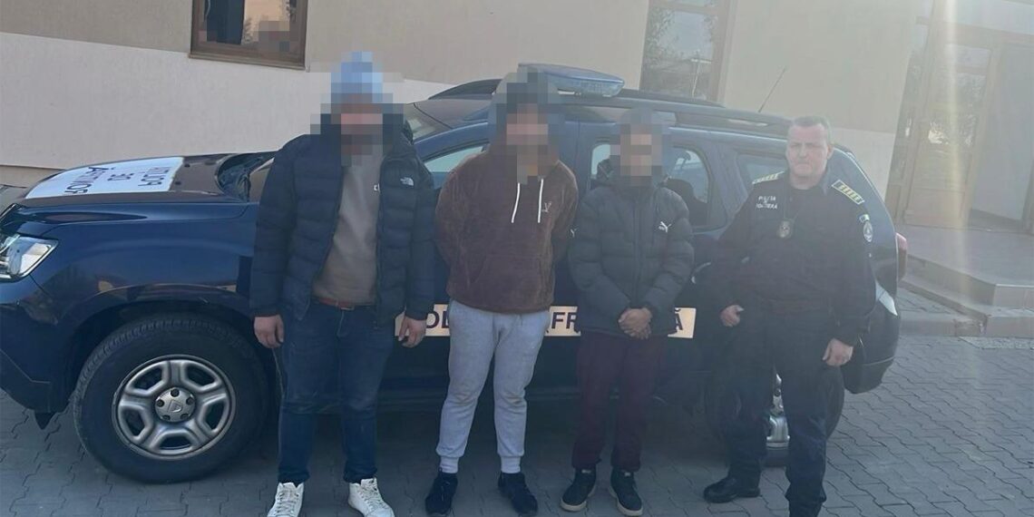 Trei migranți din Nepal depistați la frontiera româno-sârbă