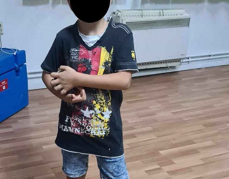 Băiețel găsit într-o stație și predat de polițiștii locali timișoreni mamei sale