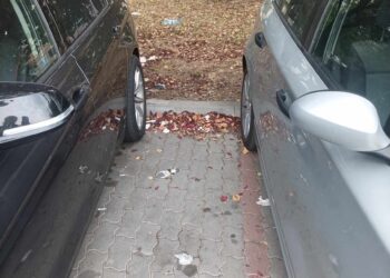 A patra amendă pentru firma care deține parcarea de pe Circumvalațiunii. Nu întreține curățenia/Foto