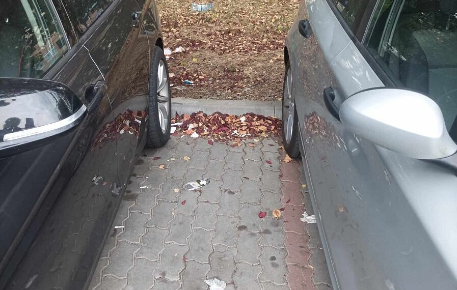A patra amendă pentru firma care deține parcarea de pe Circumvalațiunii. Nu întreține curățenia/Foto