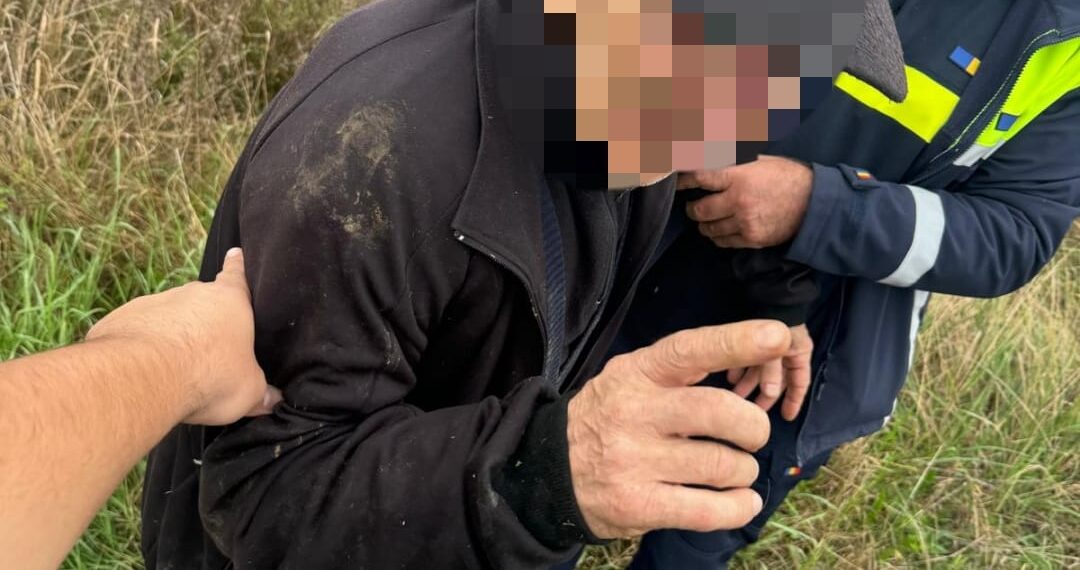 Bărbat de 76 de ani, salvat de polițiștii cărășeni după ce s-a rătăcit