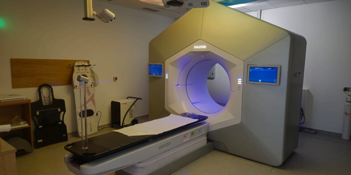 Radioterapia stereotactică, una dintre cele mai avansate metode, disponibilă pentru pacienții OncoHelp