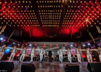 GALERIE VIDEO. Peste 25 de nume răsunătoare ale folclorului românesc, la Timișoara. Spectacolul tradițiilor autentice din Moldova, Oltenia, Ardeal și Banat