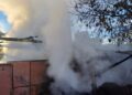 Incendiu la o anexă dintr-o gospodărie arădeană. Proprietarul a avut nevoie de îngrijiri medicale