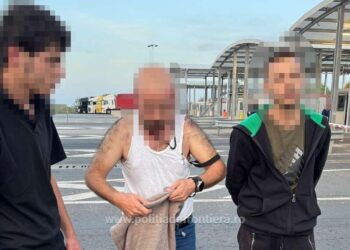 Doi migranți, prinși ascunși în portbagajul unei mașini la Nădlac, în încercarea de a trece ilegal frontiera