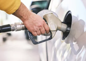 Haos pe o stradă din Timișoara după ce un influencer a promis șoferilor benzină gratis. VEZI VIDEO!