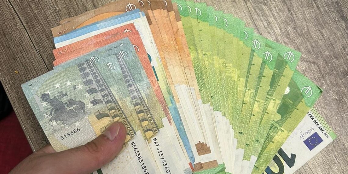 19 percheziții, în Timiș și Argeș, la persoane care fac trafic de migranți