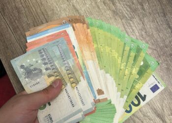 19 percheziții, în Timiș și Argeș, la persoane care fac trafic de migranți