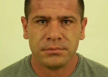 Doi deținuți evadați de sub ochii polițiștilor la Arad. Unul a fost prins/VIDEO