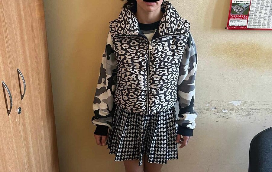 Tinere din Timișoara despărțite de polițiștii locali. Una dintre ele și-a scos rolele din picioare pentru a-și lovi adversara