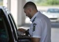Doi migranți, prinși ascunși în portbagajul unei mașini la Nădlac, în încercarea de a trece ilegal frontiera