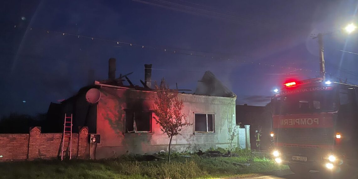 Incendiu în Timiș, un bătrân n-a putut fi salvat