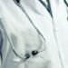 Percheziții la domiciliul unei femei din Timișoara, cercetată pentru că se dadea drept medic