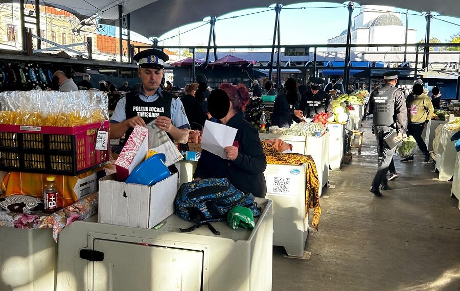Zeci de comercianți verificați și amendați în piețele agro-alimentare Mehala II și Badea Cârțan din Timișoara/Foto
