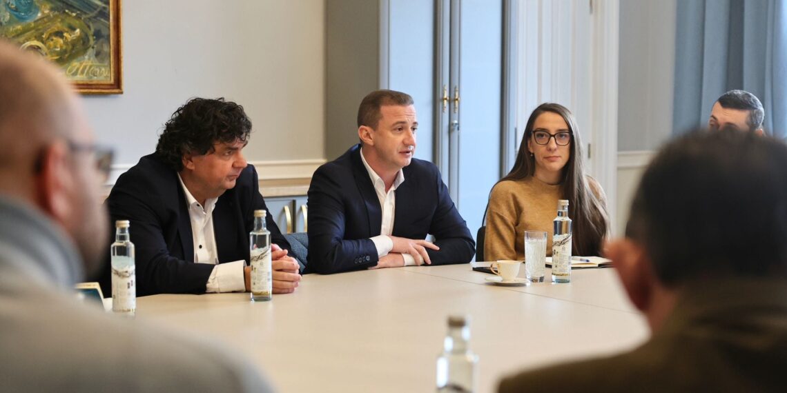 Simonis: Poli nu moare!