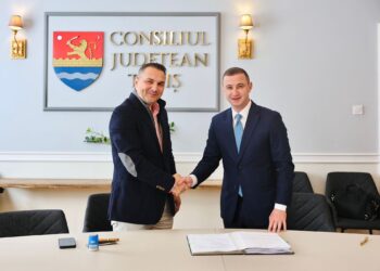 Alfred Simonis: 25 de microbuze hibrid noi pentru elevii din Timiș