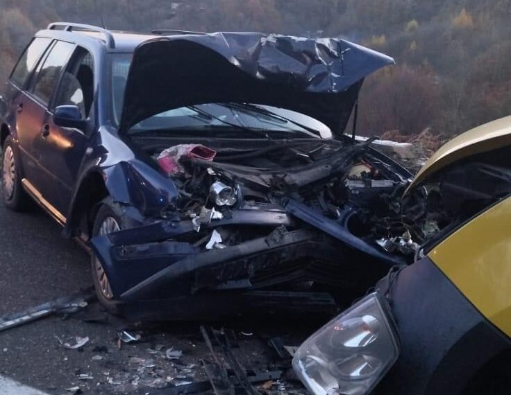 Microbuz școlar, implicat într-un accident