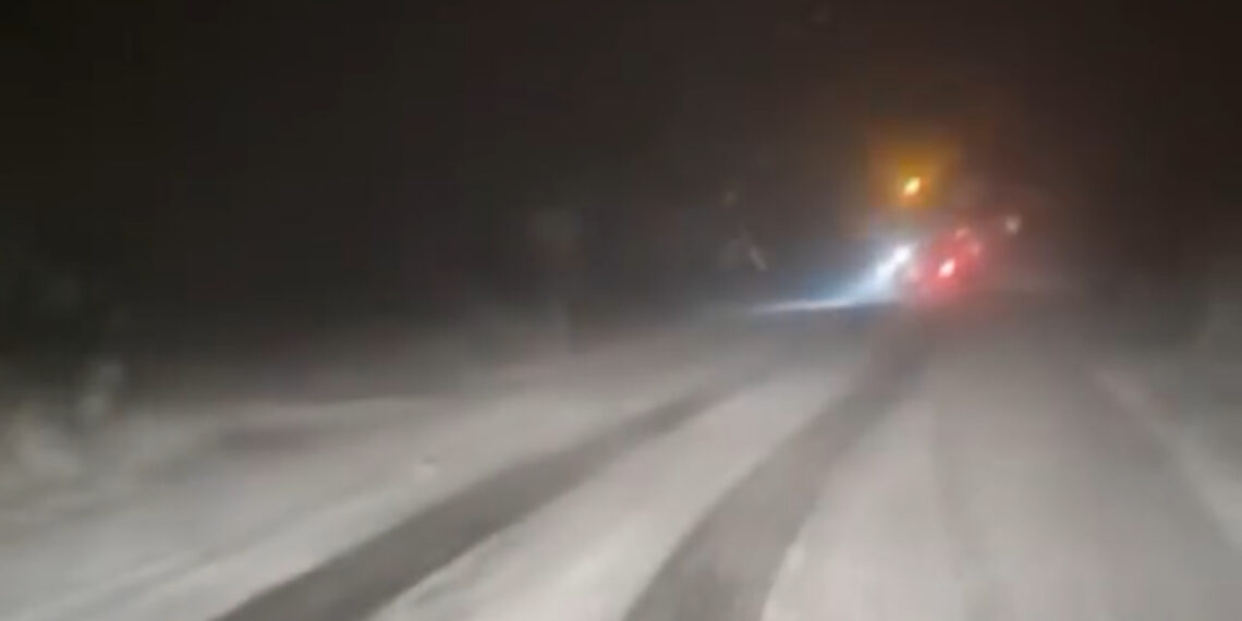 Lapoviță și ninsoare pe drumurile din zona de vest