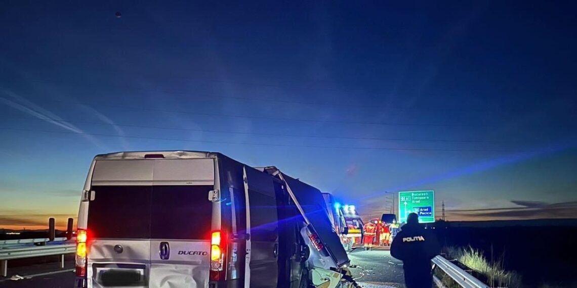 Accident cu doi răniți în apropiere de Vama Nădlac