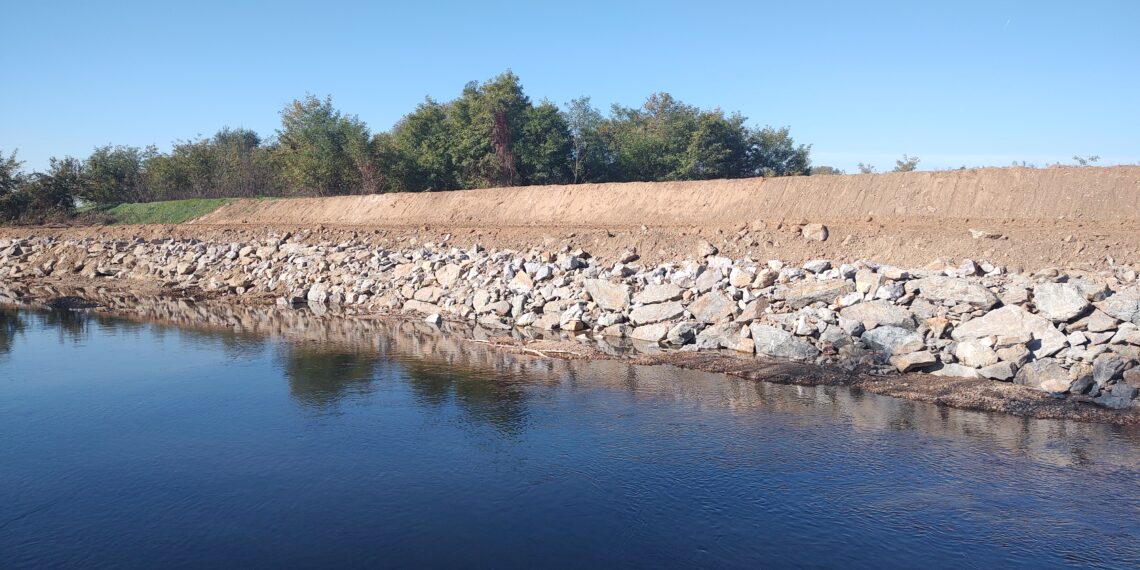 ABA Banat reface digurile de pe râul Bega avariate în urma viiturilor