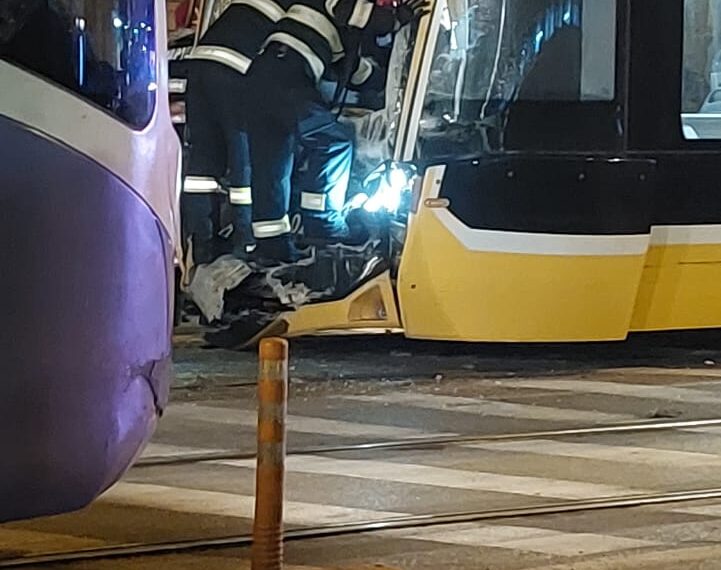 Două tramvaie s-au ciocnit în Timișoara/Foto și video